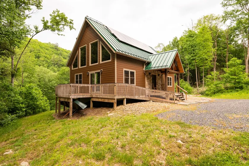 Luxury Off-Grid Riverfront Lodge - 45 min to PSU - Image 1