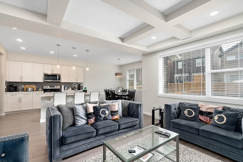 SPACIEUSE NOUVELLE MAISON DE LUXE EXÉCUTIVE DANS LES VERGERS - Image 1