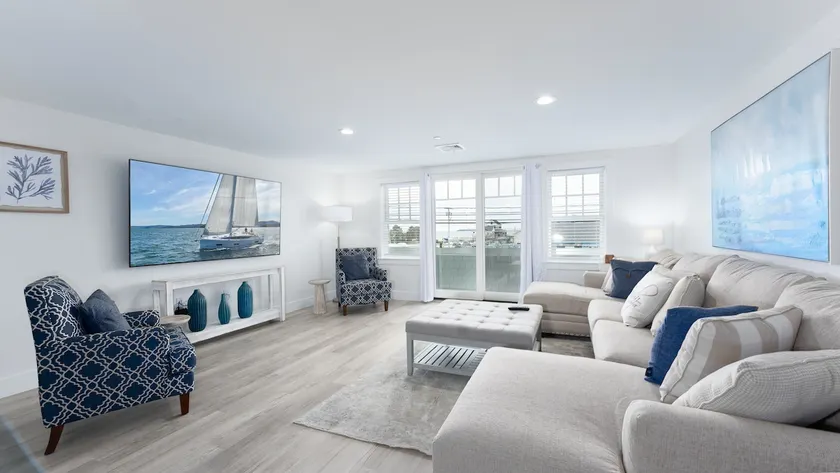 Luxurious 5-Star Location with Scenic Ocean View - Image 1