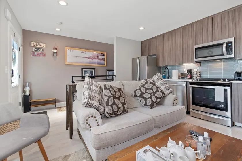 2BR Steps To King St & Metro | 99 score - Image 1