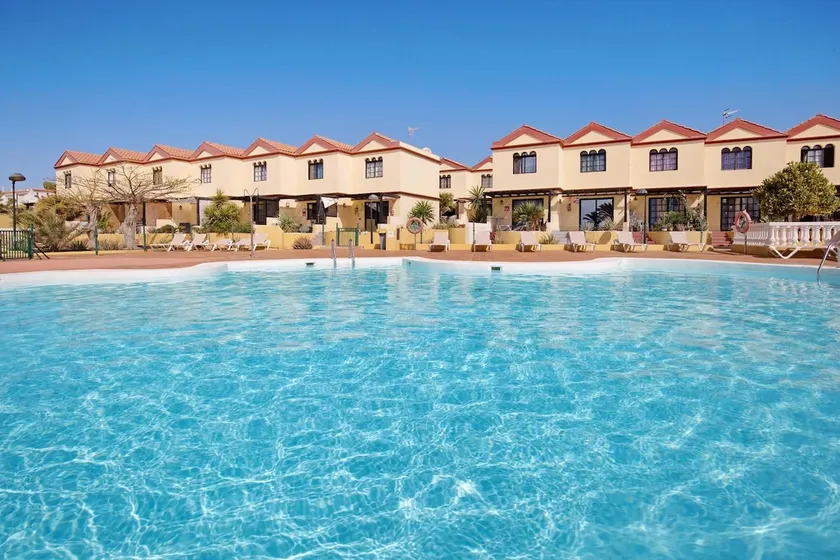 Apartment 45C Pool View, Free Wifi - Image 1
