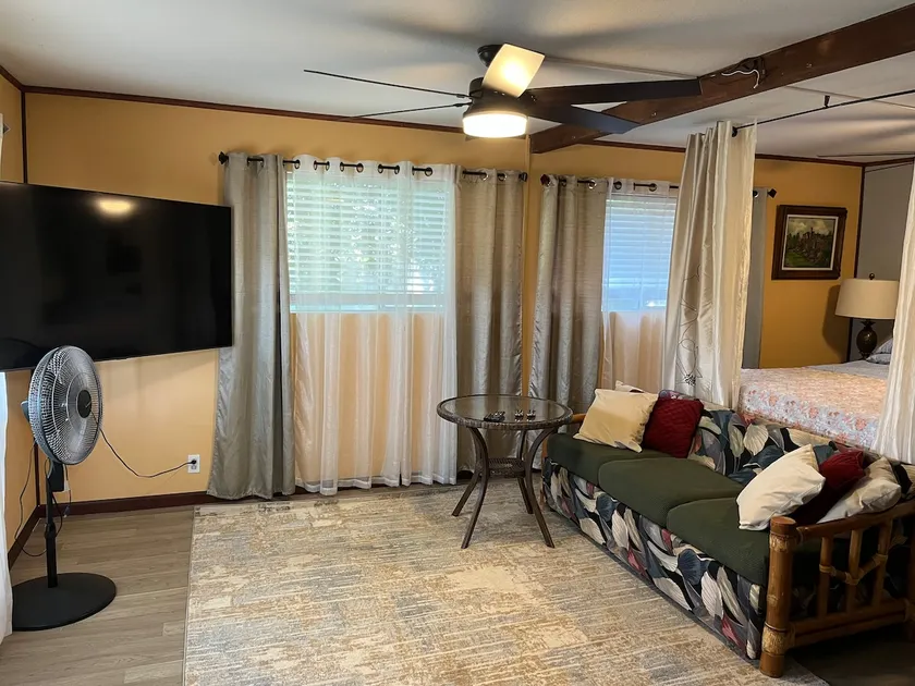 Recently remodeled 1 bedroom, full kitchen, A/C - Image 1