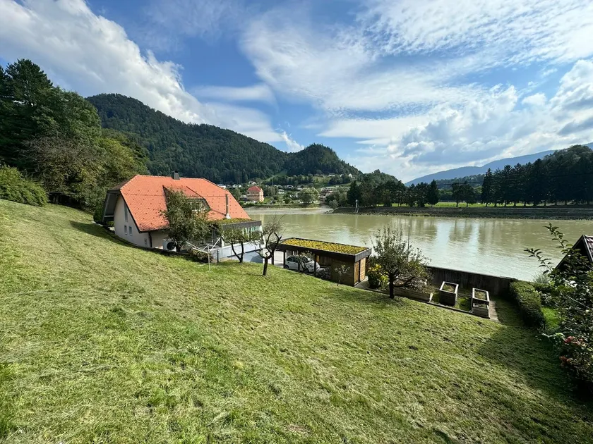 Scenic Slovenian Getaway Home in Heart of Town - Image 1