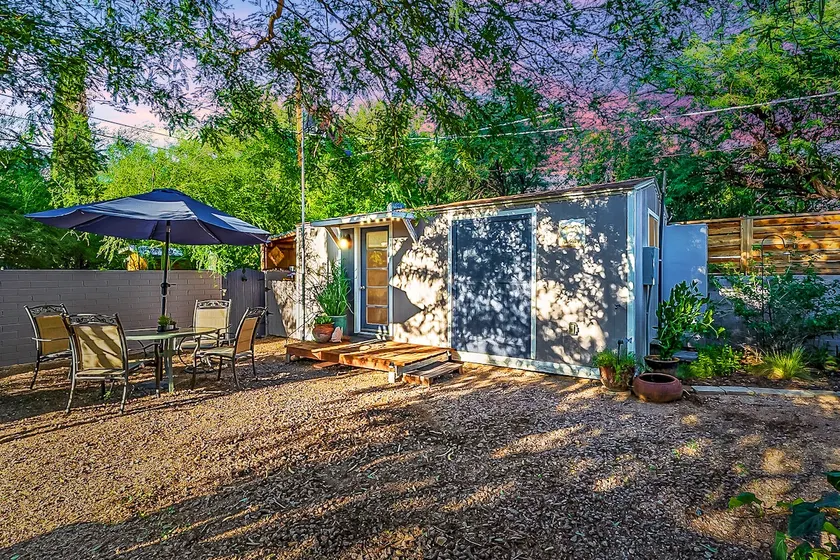 Hawthorne Grove: Private Midtown Tiny Retreat - Image 1