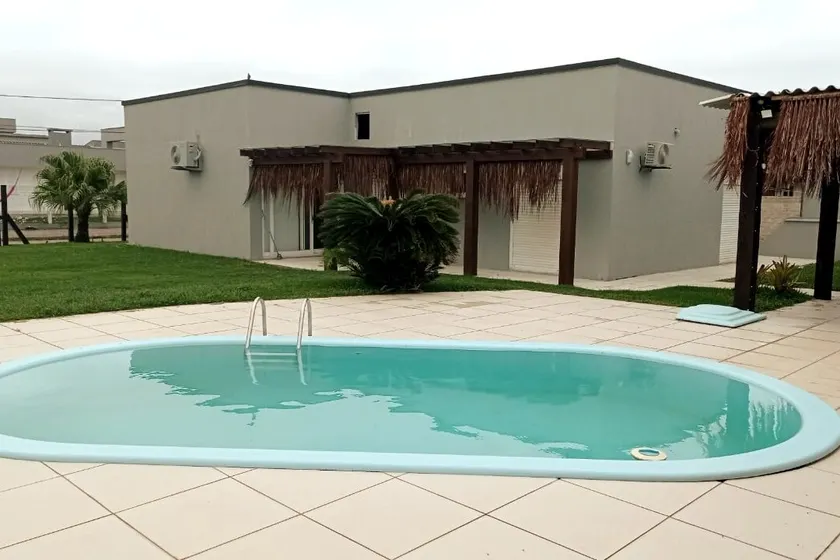 House with 4 bedrooms and pool in Xangri-lá - Image 1