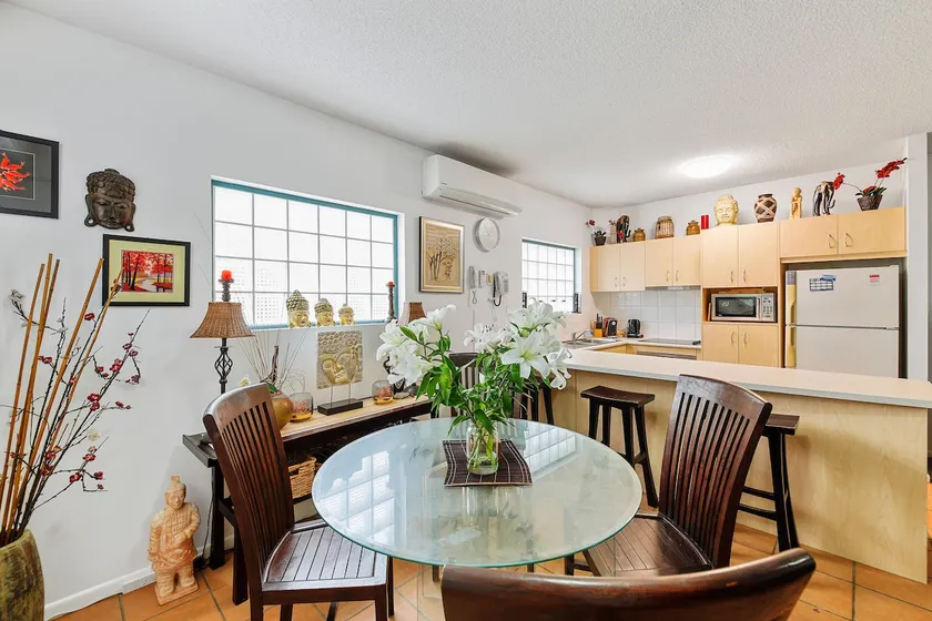 Fantastic Unit in the heart of Cotton Tree - Image 1