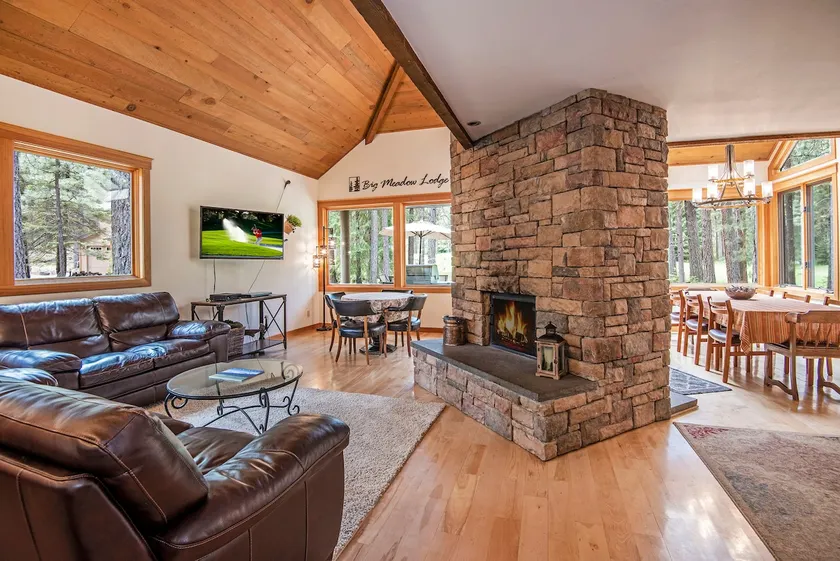 Premier Black Butte Golf Course Home w/ hot tub and sauna - Image 1