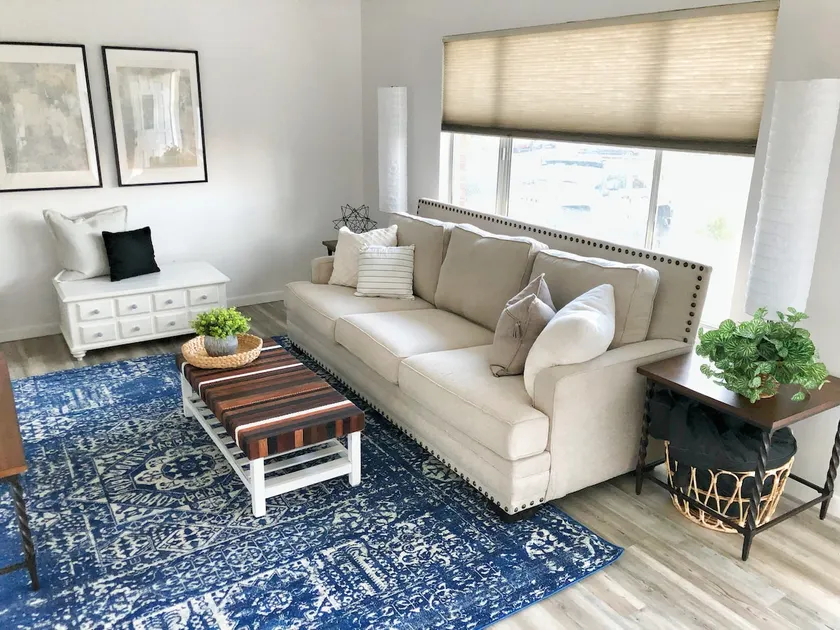 Winter Sale! Cozy Home near Airport *excld basemnt - Image 1