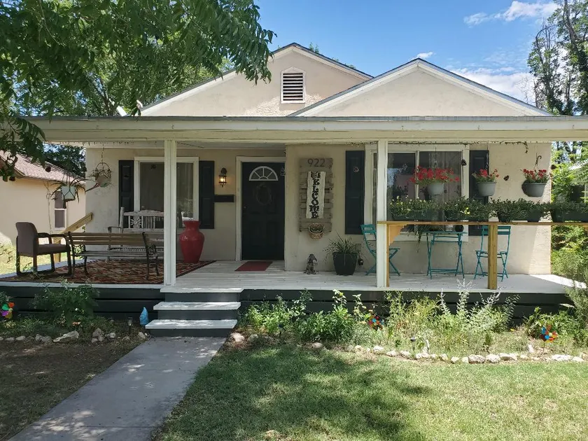 Recycled Art Haven - GREAT Location! - Image 1