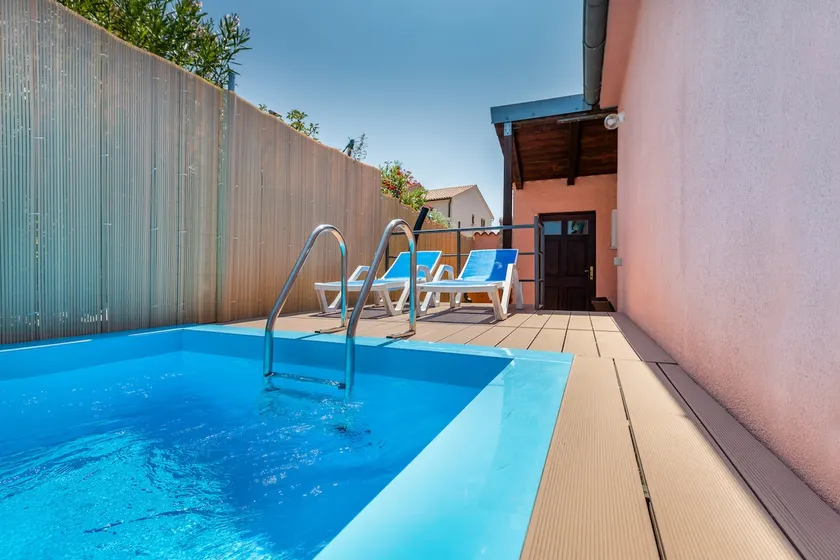 Modern Holiday Home with pool & 4 bikes, near center - Image 1