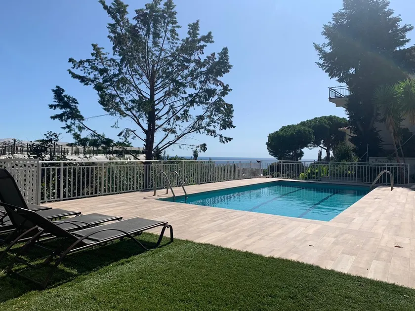 Relax and enjoy between the sea and the mountains - Image 1