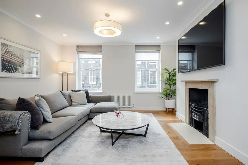 Luxury Townhouse by Hyde Park & Oxford Street - Image 1