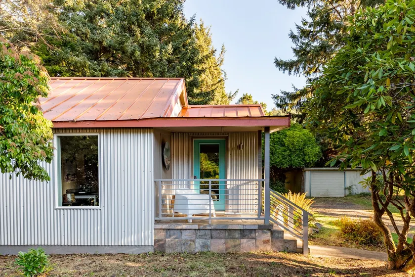 Earthworks Art House - Image 1