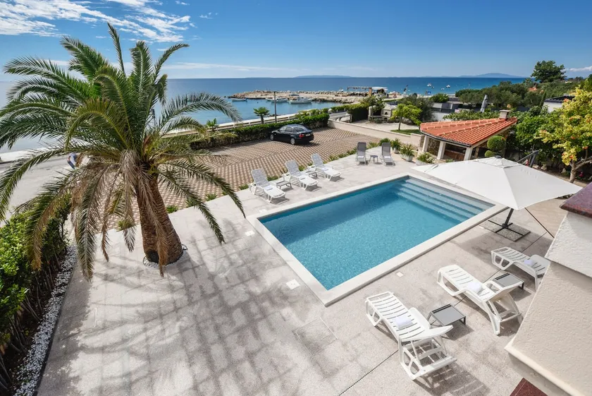 Deluxe Two bedroom Apartment with Pool next to the Sea - Image 1