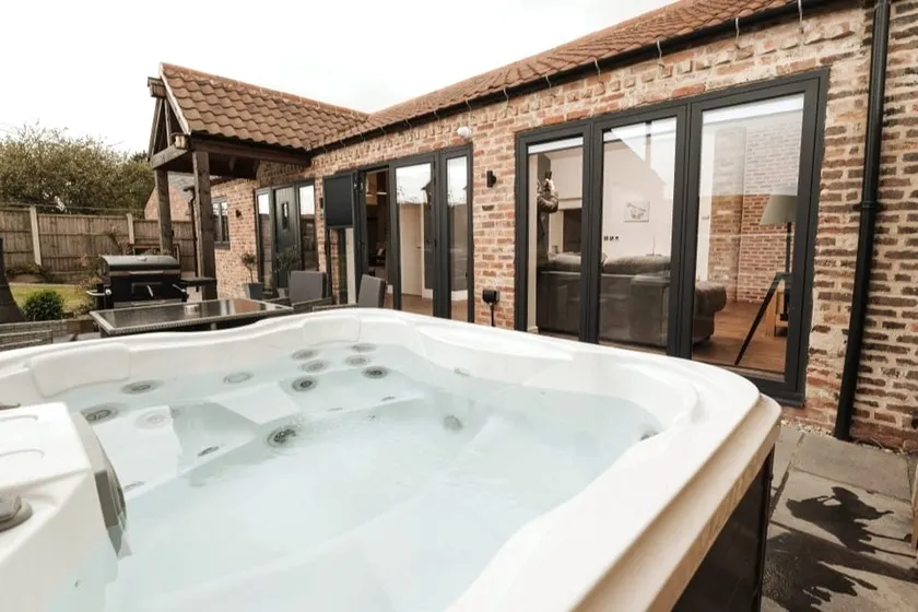 Secluded Idyllic Country Getaway with Hot Tub - Image 1