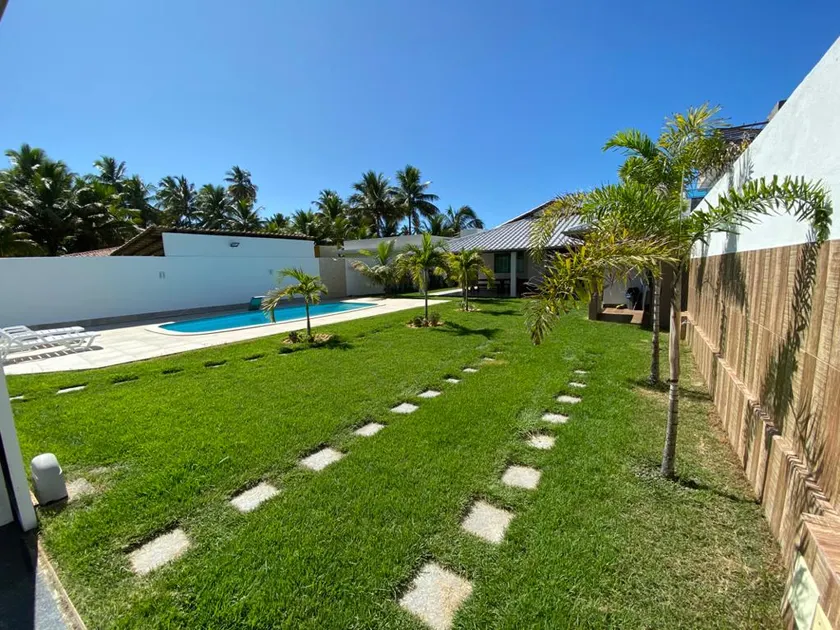 High-end home in Cond. Águas de Olivença - Image 1