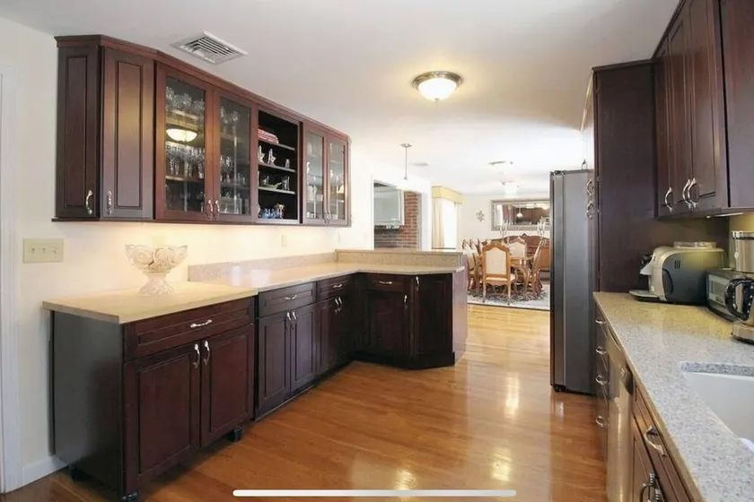 Spacious 6BR Family Home Near Newport Beaches - Image 1