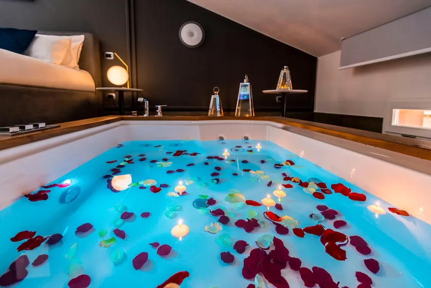 Luxury Floor Jacuzzi Attic - By Design Club - Image 1