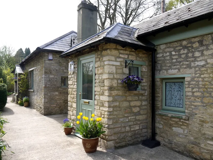 Cosy Stone Cottage, The Bungalow Perrotts Brook - Image 1