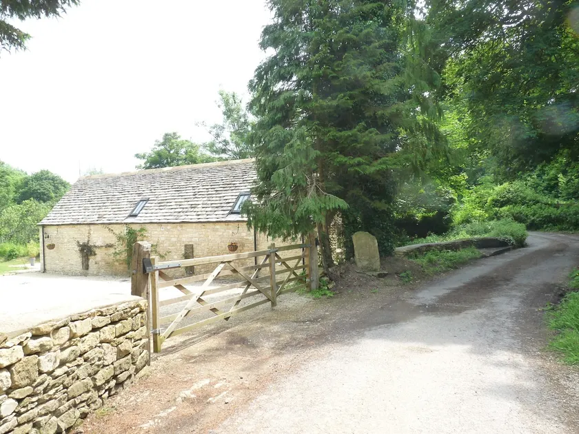 Cotswold cottage, short walk to Tetbury (parking) - Image 1