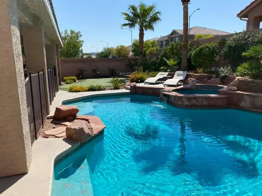 Paradise off the strip, 4BR + Big Loft + Fun Backyard - Image 1