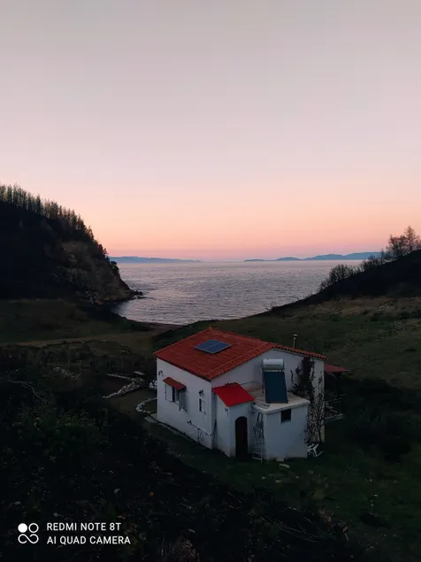 House by the sea, live in nature. - Image 1