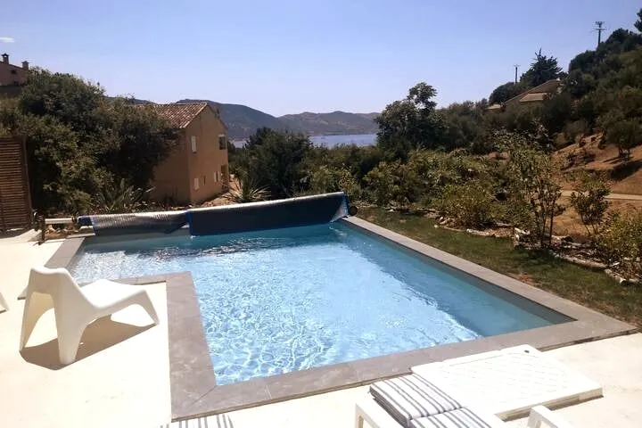 PRESS PAUSE Swimming pool, sea view and beach on foot - Image 1