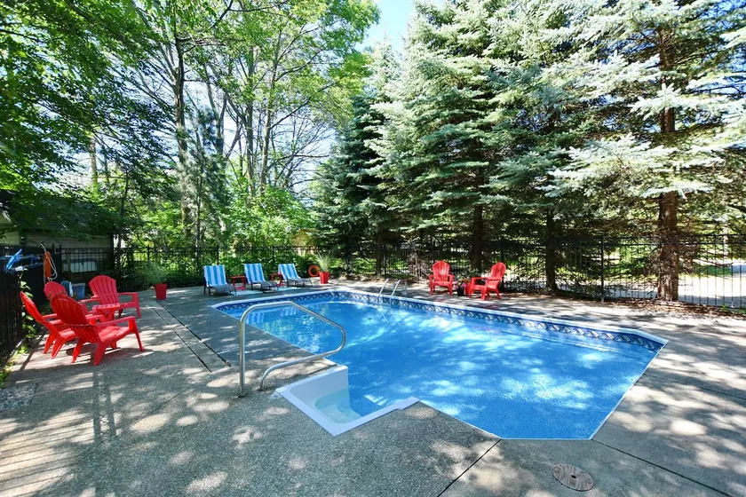 *Haven on Blue*- Hot Tub, Heated Pool & Sauna - Image 1