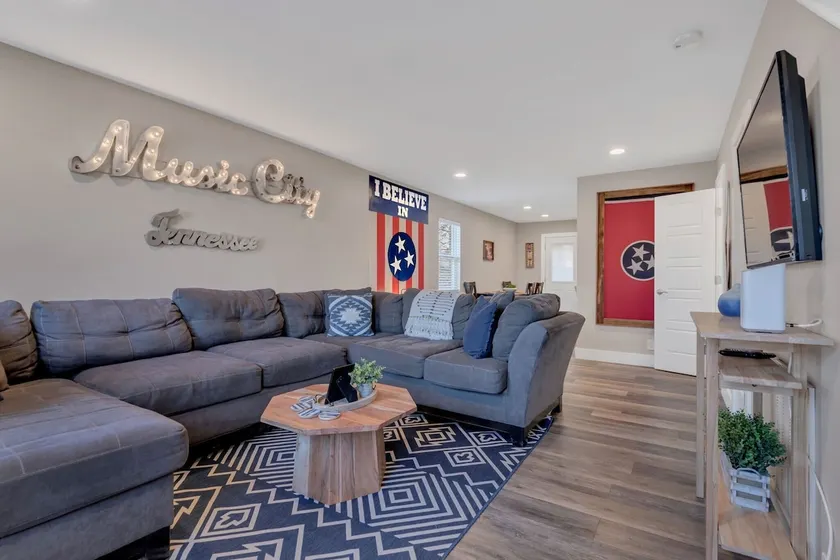 Music Row Townhouse - Group Friendly Retreat! - Image 1