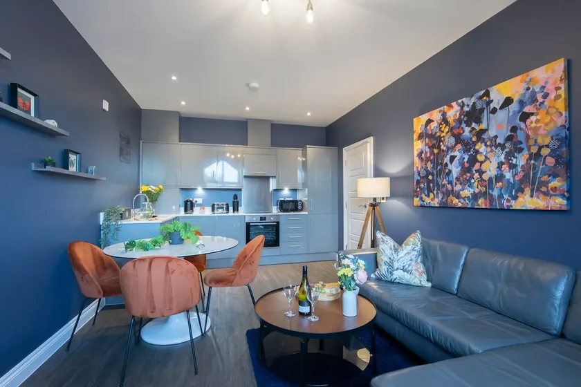 Elliot Oliver - Loft Style 2 Bedroom Apartment With Parking In The Docks - Image 1