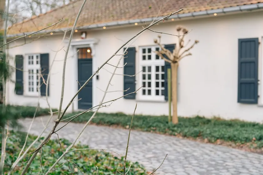 Group house with swimming pool and large garden. - Image 1
