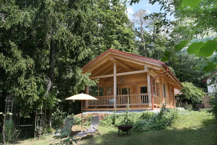 Chalet with heated hot tub + infrared sauna - Image 1