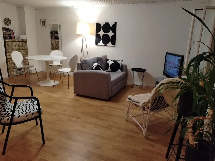Lakeside apartment - Image 1