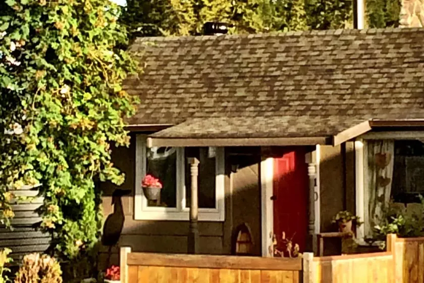 The Wee Town Cottage - Image 1