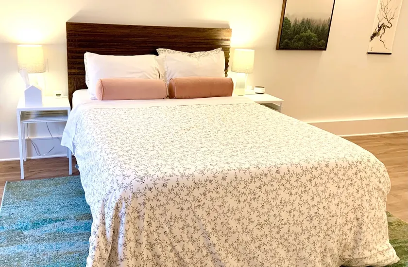 Bright & Cozy Explorer’s Guest Suite - Image 1