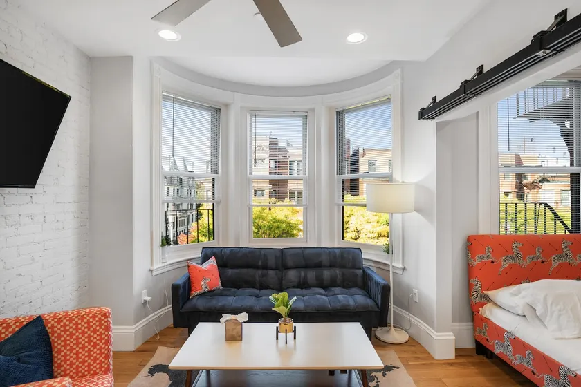 (N3F) Beautiful View, Back Bay, Brownstone Newbury - Image 1