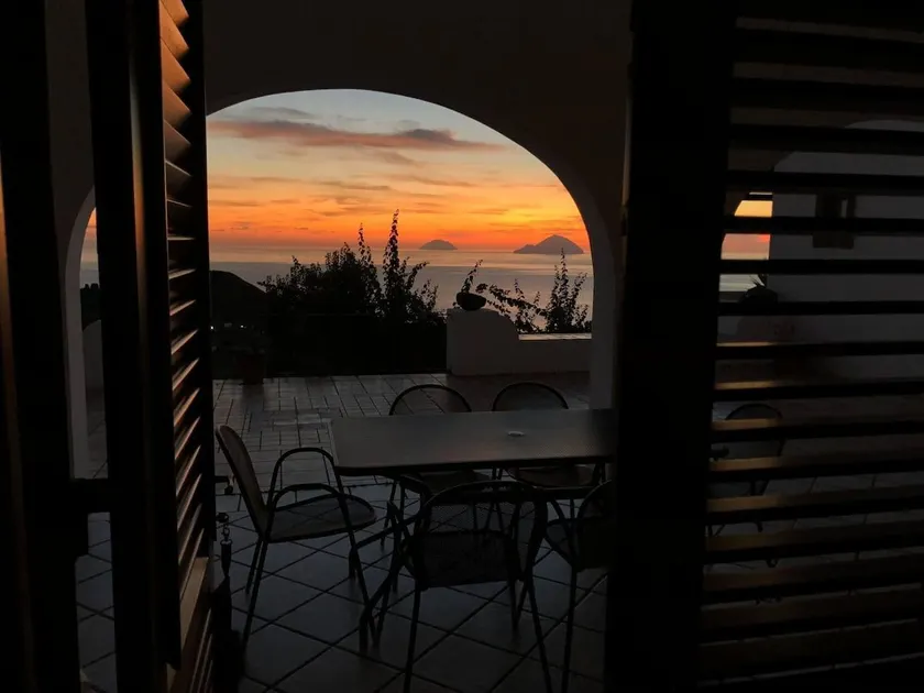 AsinelloIsland vacation rentals facing the sunset - Image 1