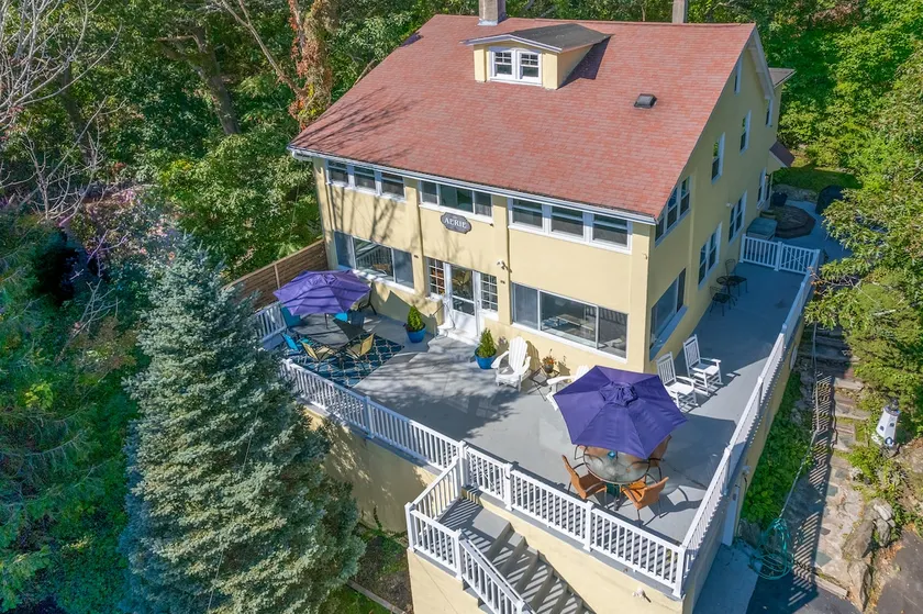 The Aerie. 2 King beds, AC, outdoor shower. Walk to 2 local beaches - Image 1