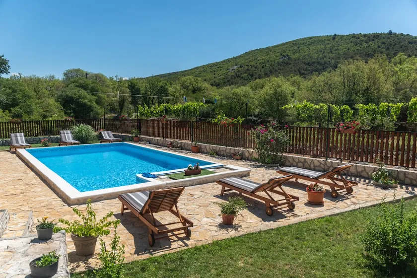 Vacation home with pool in Sibenik countryside - Image 1