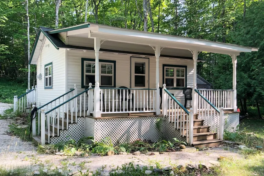 Maple Grove Cottage is your next relaxing get away - Image 1