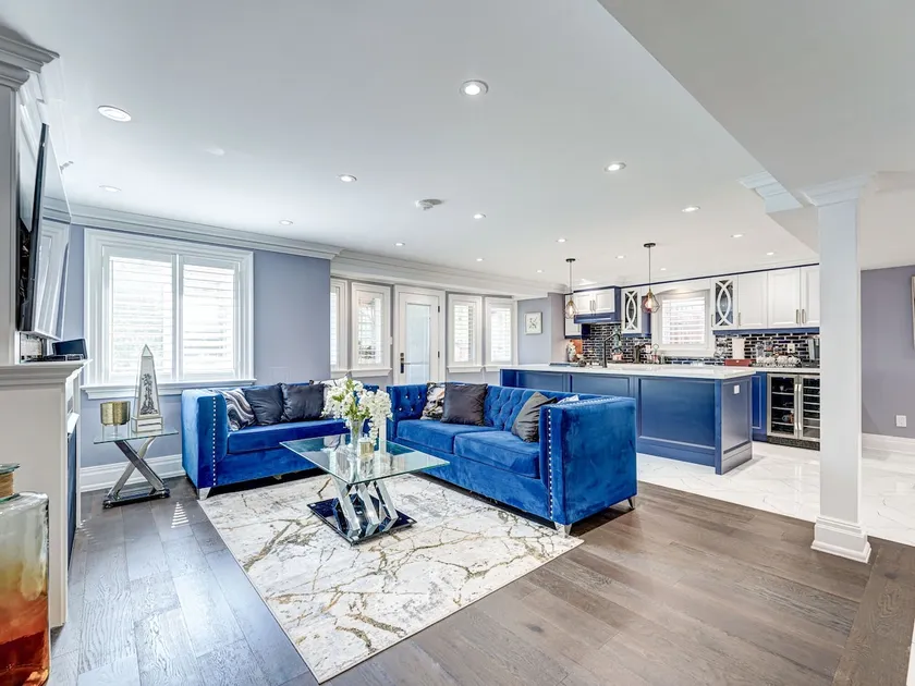 Luxurious & Modern Guest Suite-Walkout Bsmt Apt. - Image 1