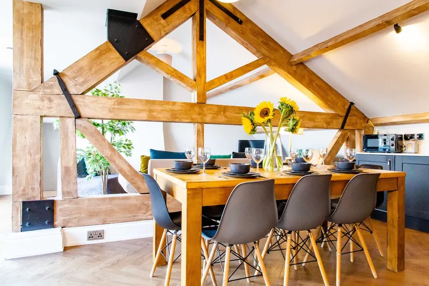 Tower Mews - Penthouse Suite with Private Balcony - Image 1