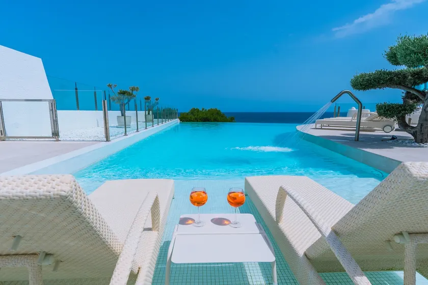 Top Villa on frontline of the Mediterranean - Image 1