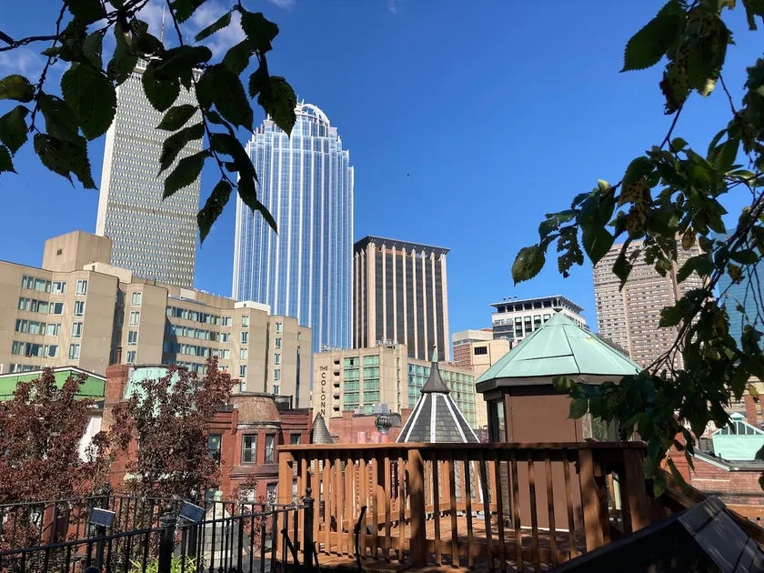 Luxurious Boston Rooftop Views, Walk Everywhere. - Image 1