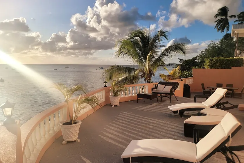 Tropical Oceanfront LucilleVilla Sleeps 6 - Image 1