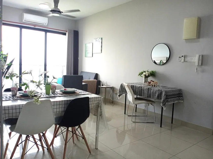 Prestige Sky (A9-12) - 2 BR with Wifi & Riverview - Image 1