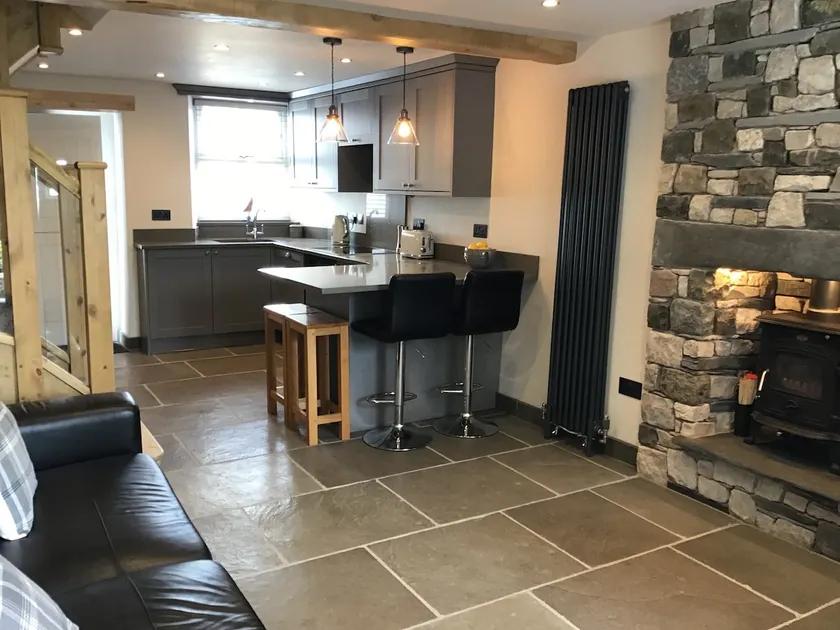Tastefully Renovated Cottage in a Great Location - Image 1