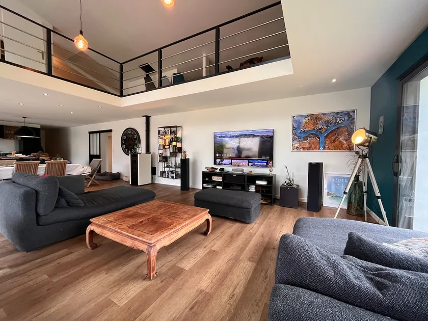 Sea view loft with hot tub and EV charging station - Image 1