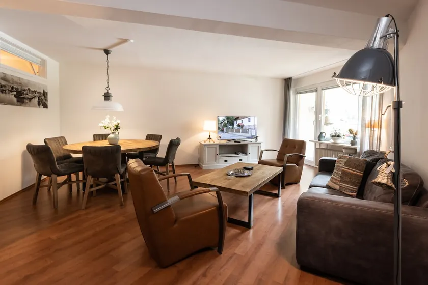 Spacious family apartment - pool & mountains - Image 1