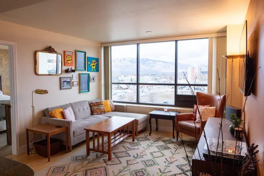 2 Bed/2 Bath Downtown Reno Mountain View Condo - Image 1